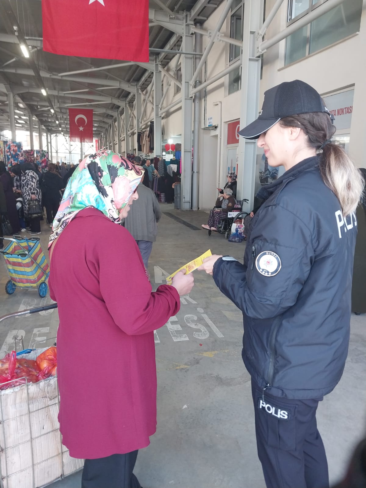 İlçe Emniyet Müdürlüğü KADES Broşürleri Dağıttı 