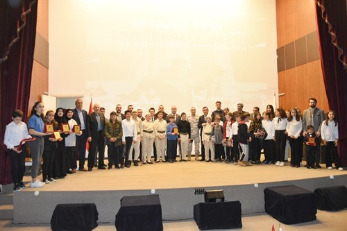 Şehit Yunus Bal  Ortaokulu tarafından 18 Mart Şehitleri Anma Günü ve Çanakkale Deniz Zaferi'nin 108'inci Yıl Dönümü Münasebetiyle Program Düzenlendi 