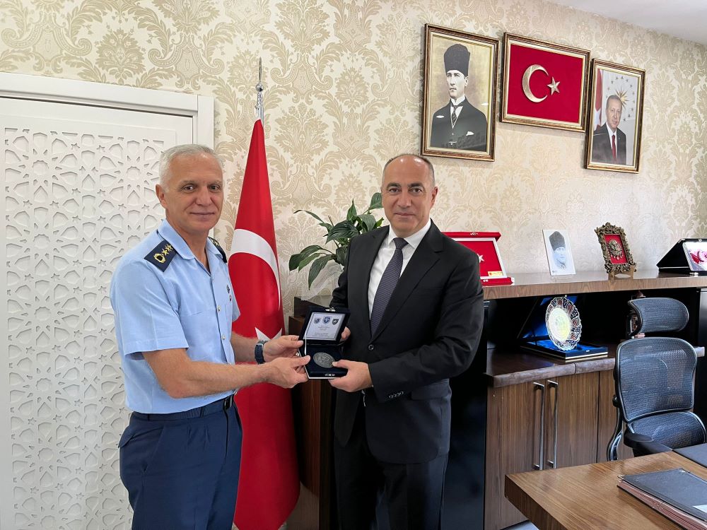 Garnizon Komutanı İbrahim Feyzi BÜĞDÜZ'ün Kaymakamımız Ümit ALTAY'ı Ziyaretleri